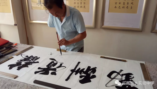 仕金正从一个对书法创作一窍不通的门外汉,慢慢成长为山东省书法家