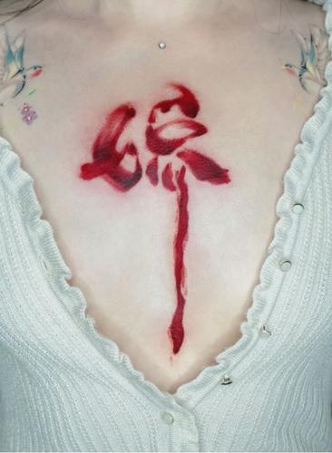 女生胸口汉字纹身欣赏汉字纹身设计