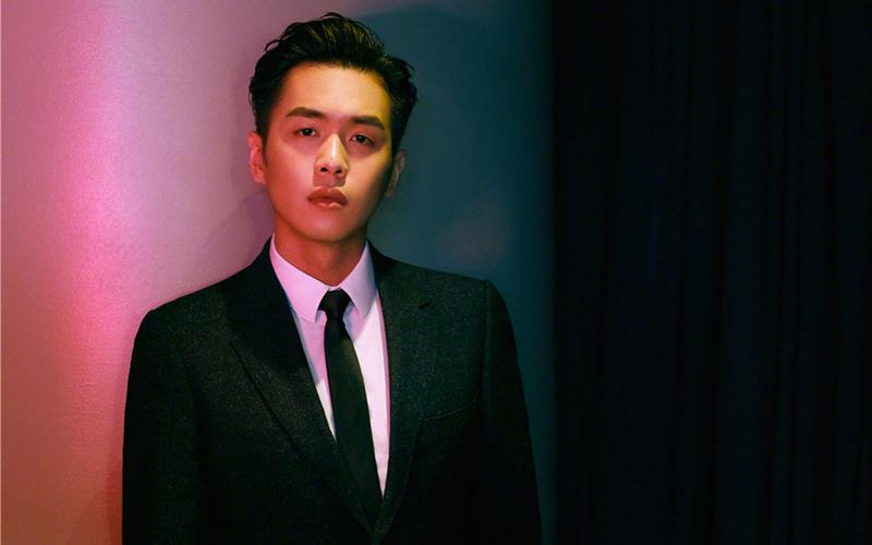 张若昀超帅西装写真图片桌面壁纸