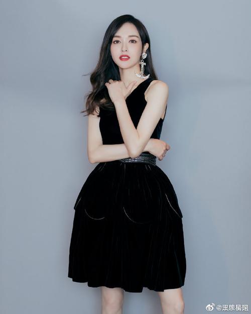 唐嫣粉红长裙造型