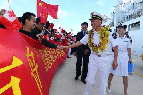 和平方舟抵达汤加访问并开展医疗服务