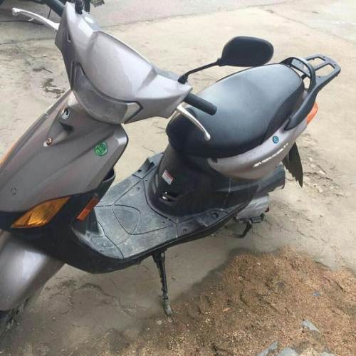 飞鹰雅马哈踏板摩托车