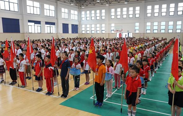 举行一年级新生入队仪式 - 萧山区夹灶小学