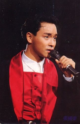 具体情况可观看89年张国荣的现场表演和访谈视频!