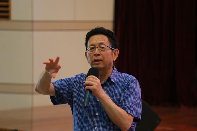刘沛教授在现场为老师们进行了精彩的讲评,幽默积极的为老师们答疑