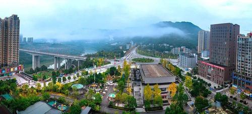 平昌县县城 陈宁 摄