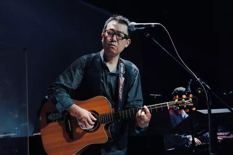 谈资爱音乐丨陈宁在深夜与清晨的交界,把痛苦和快乐