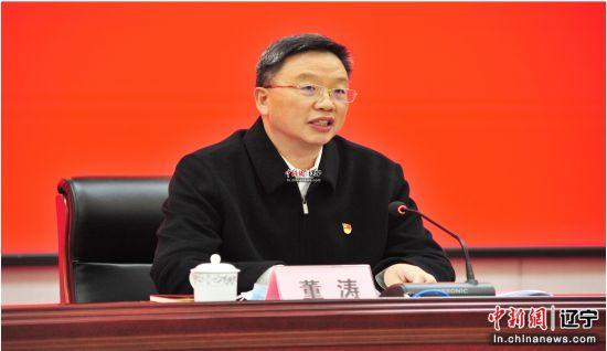 在培训班上,大连市税务局党委书记,局长董涛围绕学习贯彻六中全会精神