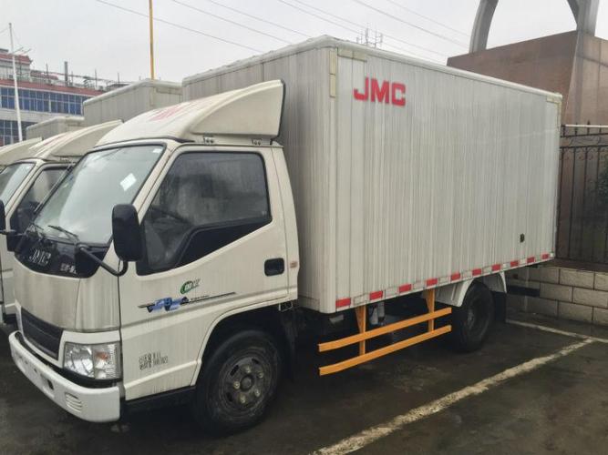 未上牌江铃 江铃新顺达单排3.7米箱式货车 侧双开 平面厢