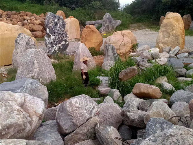 批发泰山石绿化园林假山石庭院景观石出售