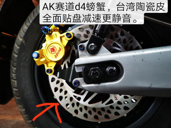 刹车电动车螃蟹小牛赛道卡钳装下雅迪