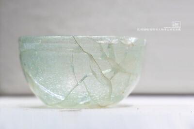 墓出土 干净,清透的浅黄绿色,破碎的网状裂痕反而使这个玻璃400_267