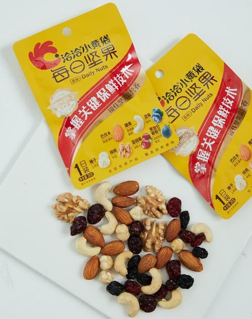 了全方位的调整,着重强调每日坚果的高营养价值定位和对人体的益处