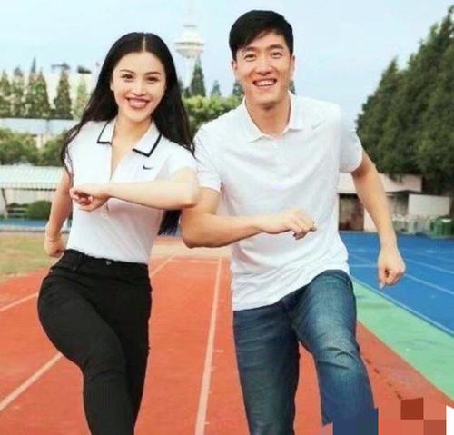 刘翔前妻晒照像网红,穿吊带裙秀好身材