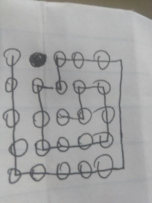 有五排圆圈,每一排5个,其中第一排第二个为黑圆圈,其余都为白色,请用