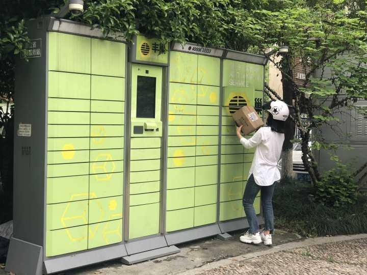 近日,丰巢柜中,滞留快件需要支付若干打赏金才能取件,这样的事引发