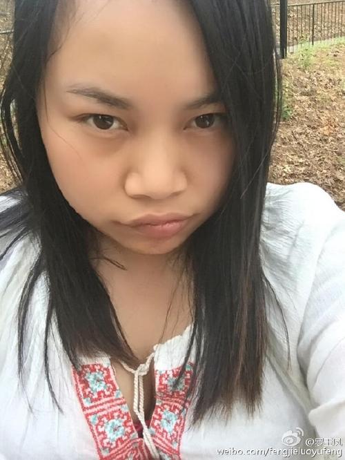 凤姐自拍再秀好身材 若喜欢大胸,凤姐也很美
