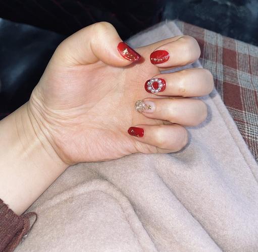 分享一下新年美甲吧