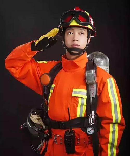 准妈妈轻生 消防员:"请踩我的肩膀下来"