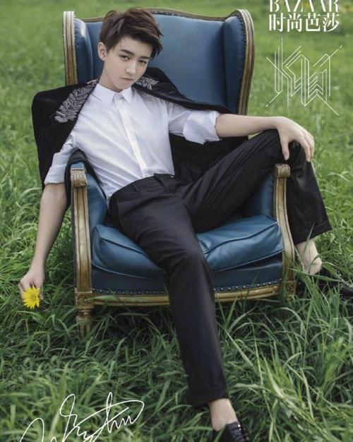 王俊凯霸气图片王俊凯霸气坐姿大放送