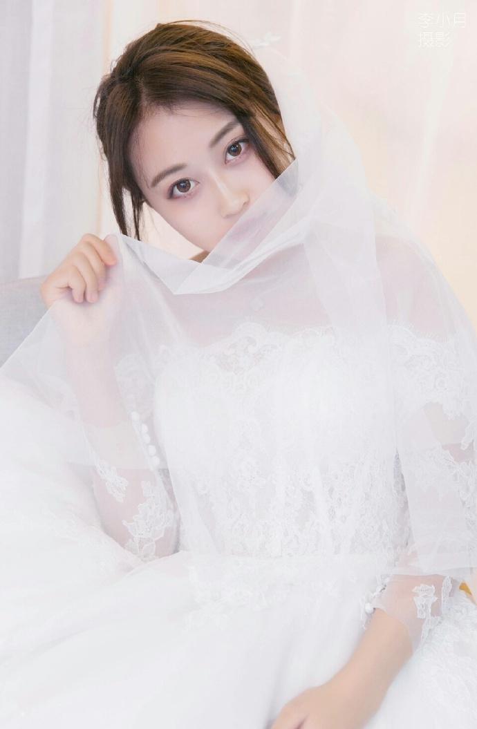 原创孙侨潞社交小号被扒出曾晒出过婚纱照与前男友亲密合影曝光