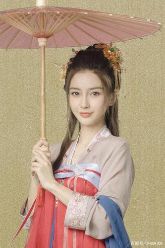 angelababy释出一组古装风尚养眼大片,巧笑倩兮,美目