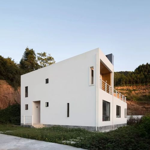 深圳打拼,她回故乡赣南建起一栋栖于山麓的白房子,实现城里人可望不可