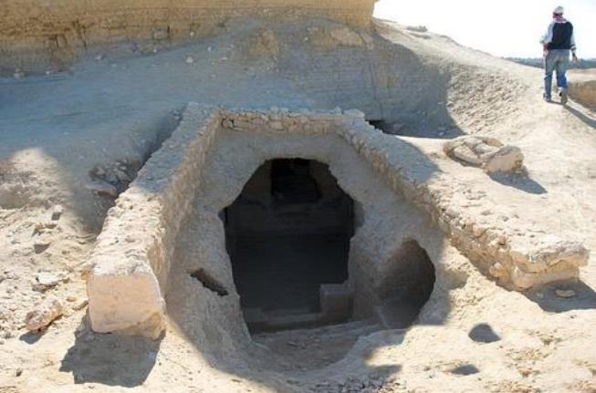 原创活死人墓真实存在百万活人住在墓室当地居民想早点搬走