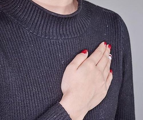 胸口闷闷的,偶尔还会痛一下,是哪里出了问题?医生终于