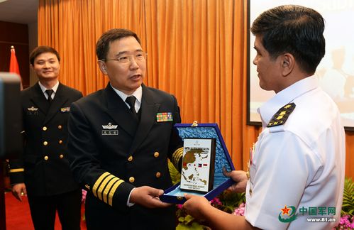 印尼海军学员参观中国海军潜艇学院