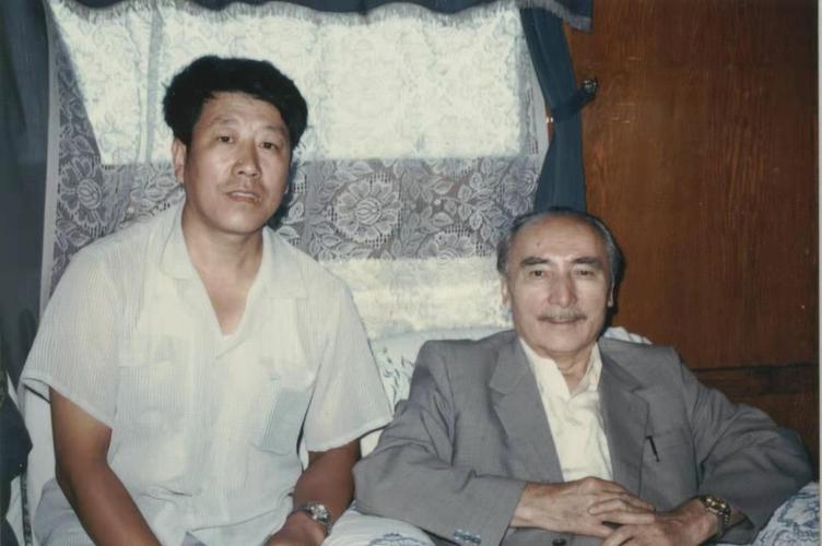 与原新疆自治区主席,全国人大副委员长赛福鼎合影