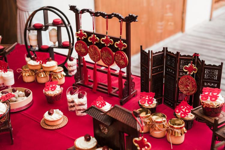 中式婚礼甜品台 中式婚礼 中式茶歇_甜品_中式婚礼_搭配_古玩_小朋友