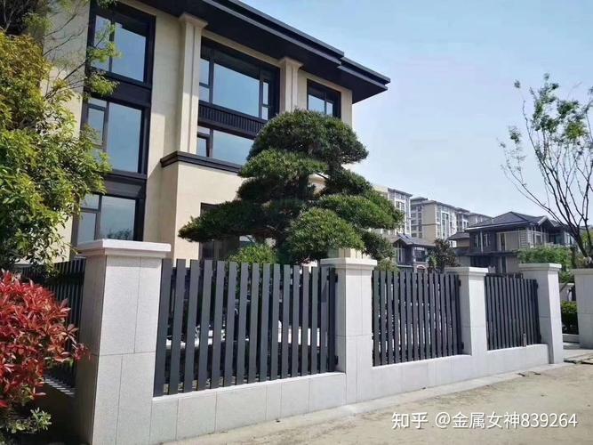 别墅庭院围栏用哪种材质既安全又美观