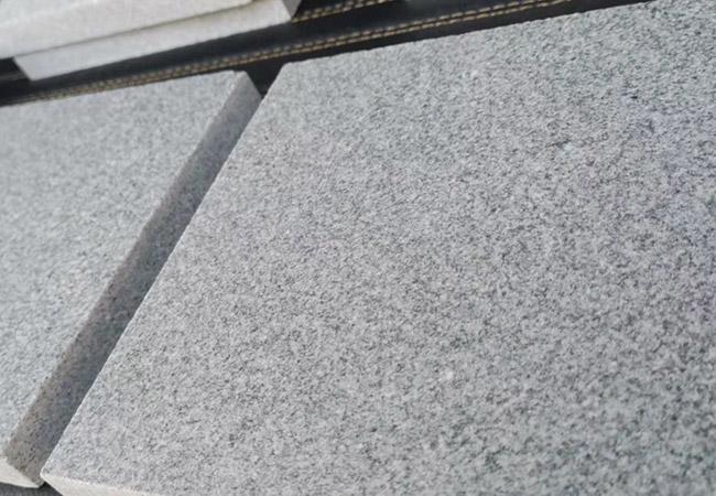 花岗岩石材种类很多,常见的罗源红,虎皮黄,山西黑,济南青,芝麻白,芝麻