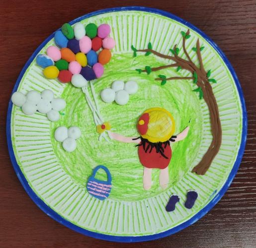 童心绽放,梦想起航——人民路小学一年级三班纸盘画作品展