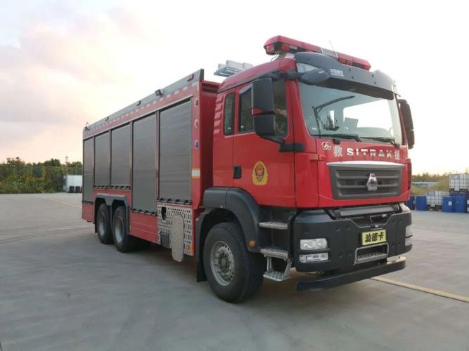 汕德卡底盘的三轴供气车,颜值颇为在线.