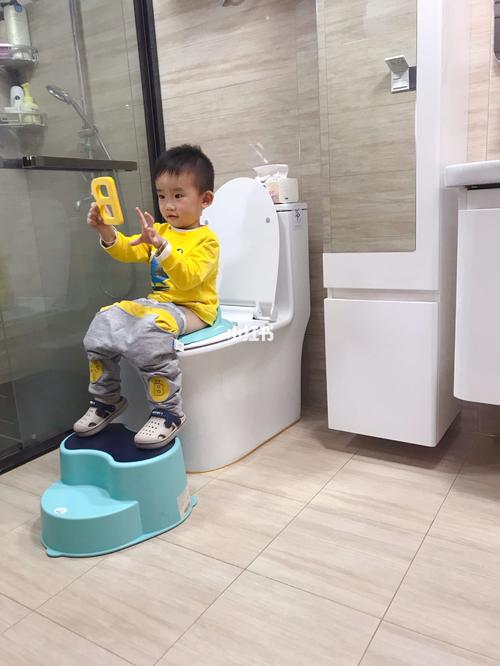 95记录宝宝入园前,家中做好蹲坑训练_马桶_幼儿园_坐便器_裤子_宝宝