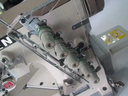 为二针四线绷缝或三针五线绷缝(602号线迹或605号线迹),为了更了解绷