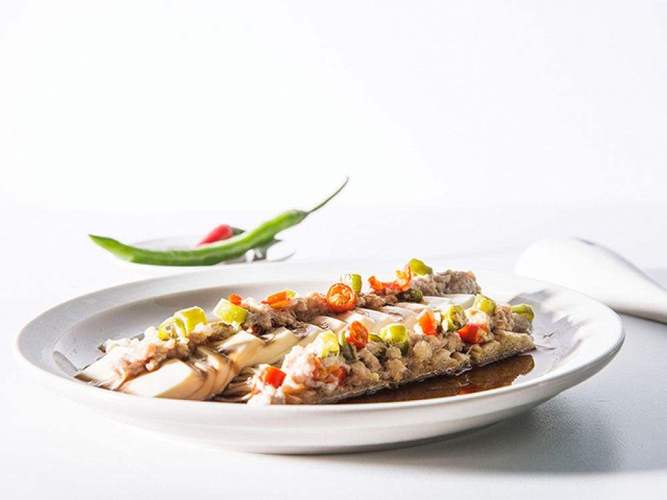 金针菇蒸九肚鱼
