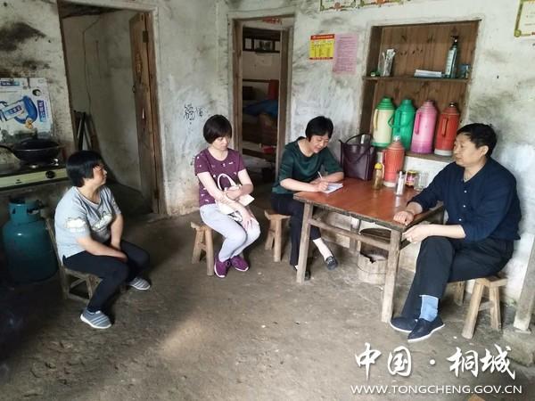 新闻中心 镇街动态  胡飞报道 6月16日上午,桐城市政协办公室姚芬兰