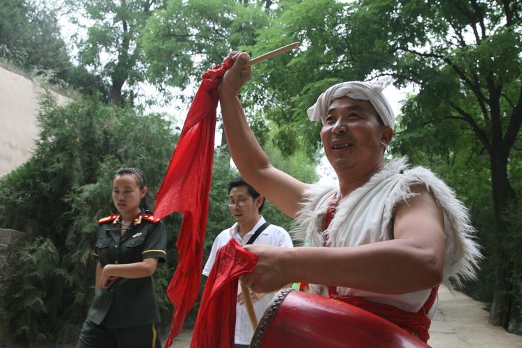 打腰鼓的汉子