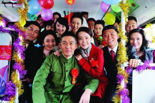 《坐88路车回家》摩挲时代的车轮,品味苦苦的幸福