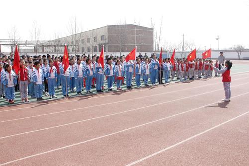 西田各庄镇中心小学"缅怀革命先烈,争做新时代好少年"