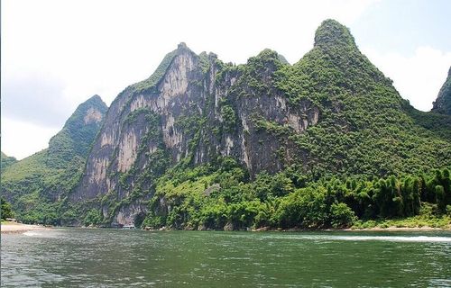 传说中的九马画山,古时候在阳朔有句老话,数出6马着可中榜眼,数出9马
