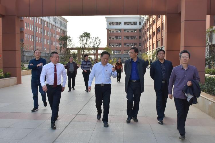 孝感市技工学校校长朱进军一行莅临我校参观考察