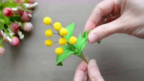 创意手工,教你用毛绒球和泡沫纸diy简单的手工花朵