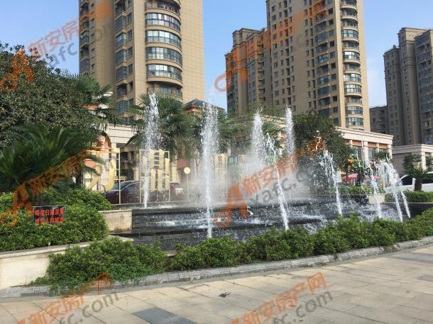 万鼎银河湾小区大门