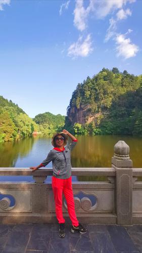 30开车去了仙人崖景区,下班了,不要门票了,车直接开到仙人湖,节省了40