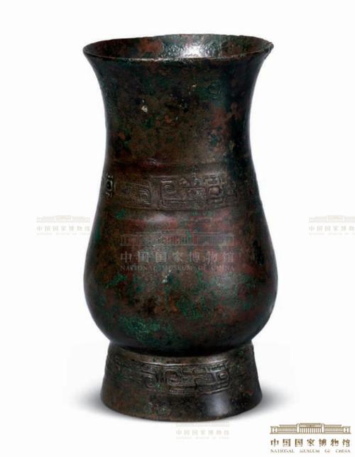 商 公元前14-前11世纪 青铜觯 通高14.7厘米,口径7.4厘米,足径6.5厘米