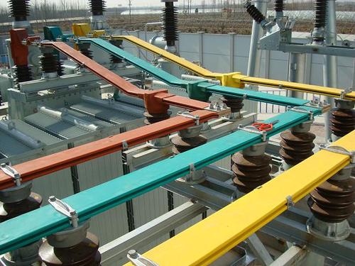 该产品是变电站主变母线排与支柱瓷瓶扣压夹板紧固连接部位